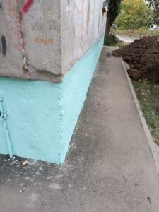 УК "ОКО" провела работы по покраске цоколя