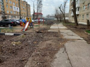 УК "ОКО" провела работы по вывозу веток после опиловки